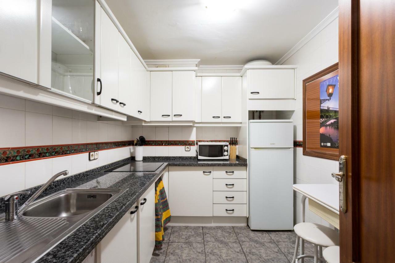 Holi-Rent Albareda Apartment เซบีญา ภายนอก รูปภาพ