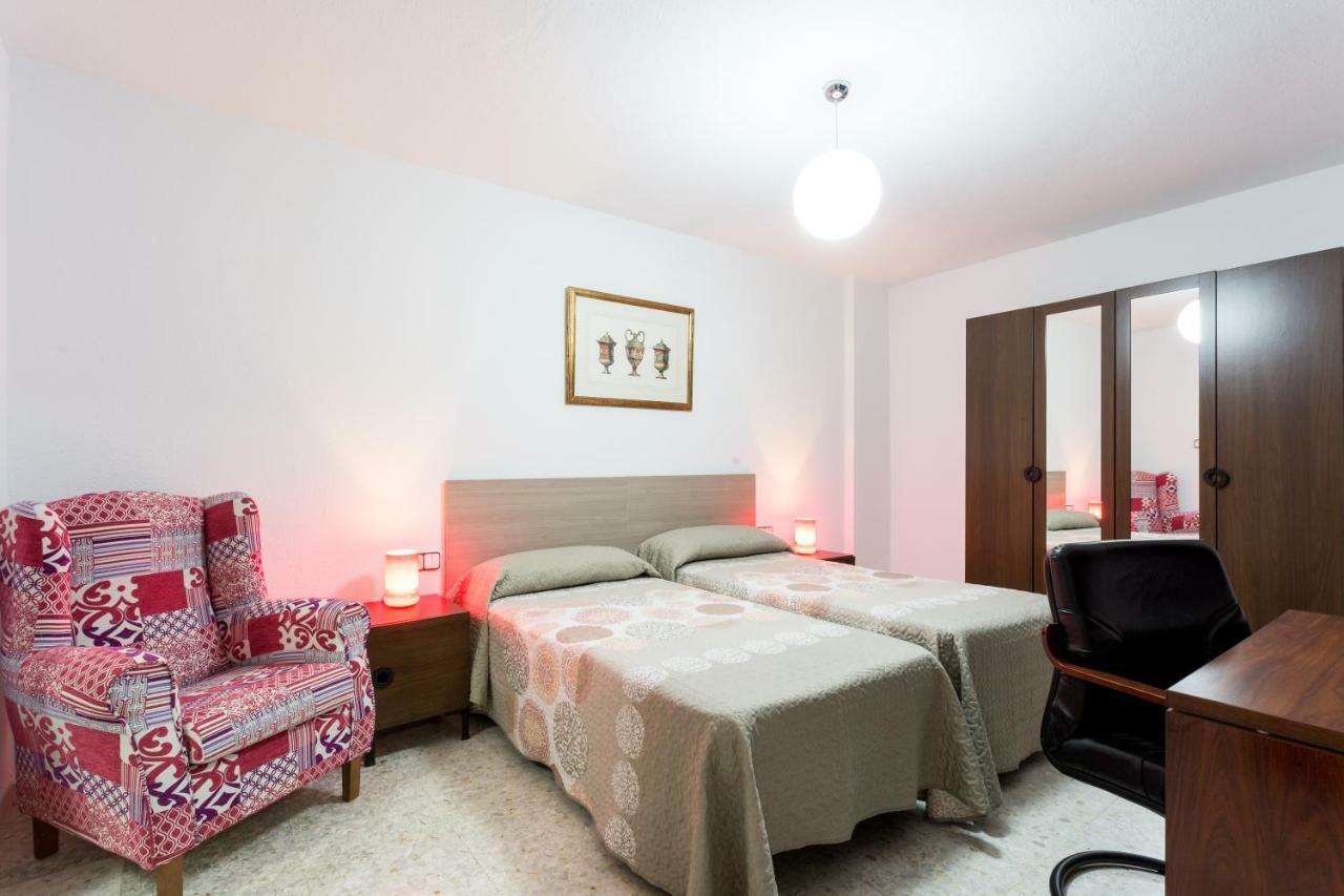 Holi-Rent Albareda Apartment เซบีญา ภายนอก รูปภาพ