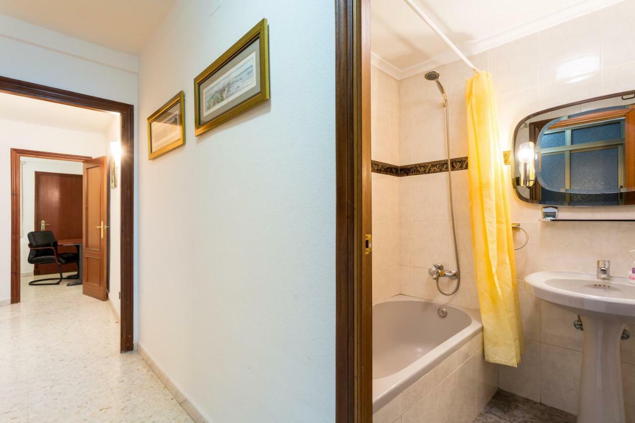 Holi-Rent Albareda Apartment เซบีญา ภายนอก รูปภาพ