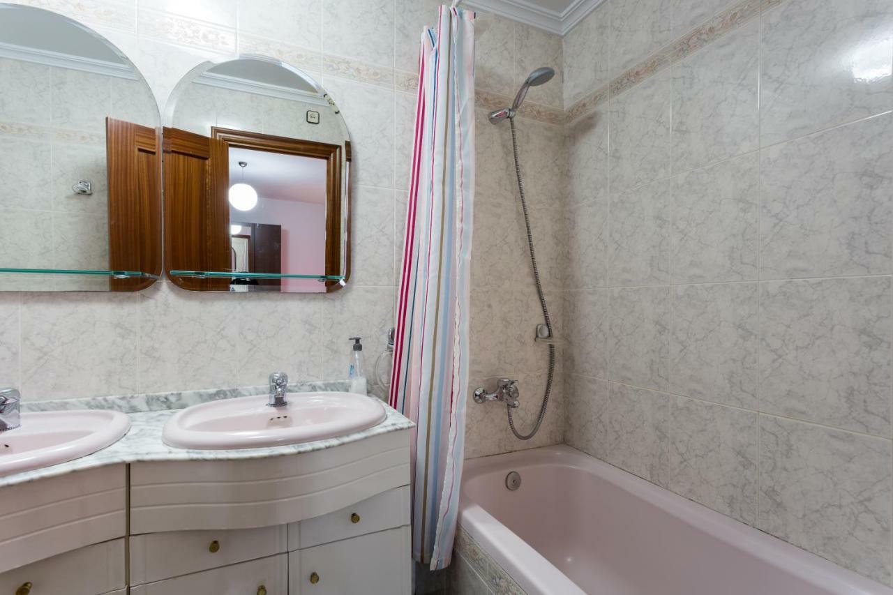 Holi-Rent Albareda Apartment เซบีญา ภายนอก รูปภาพ