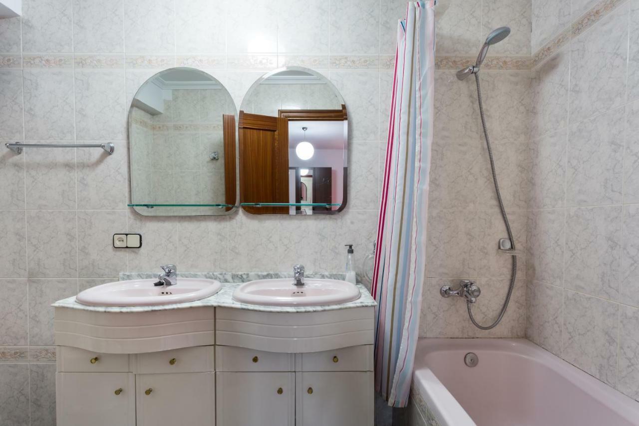 Holi-Rent Albareda Apartment เซบีญา ภายนอก รูปภาพ