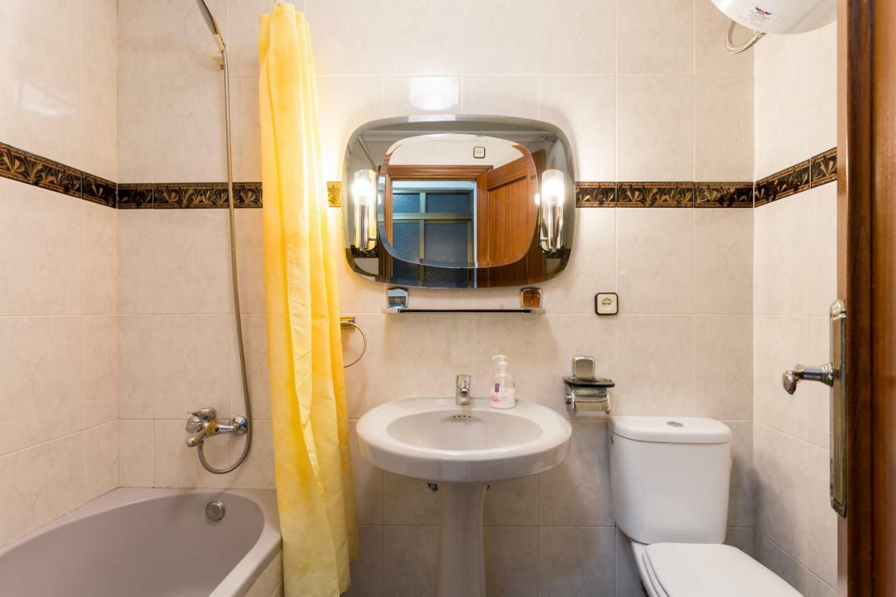 Holi-Rent Albareda Apartment เซบีญา ภายนอก รูปภาพ