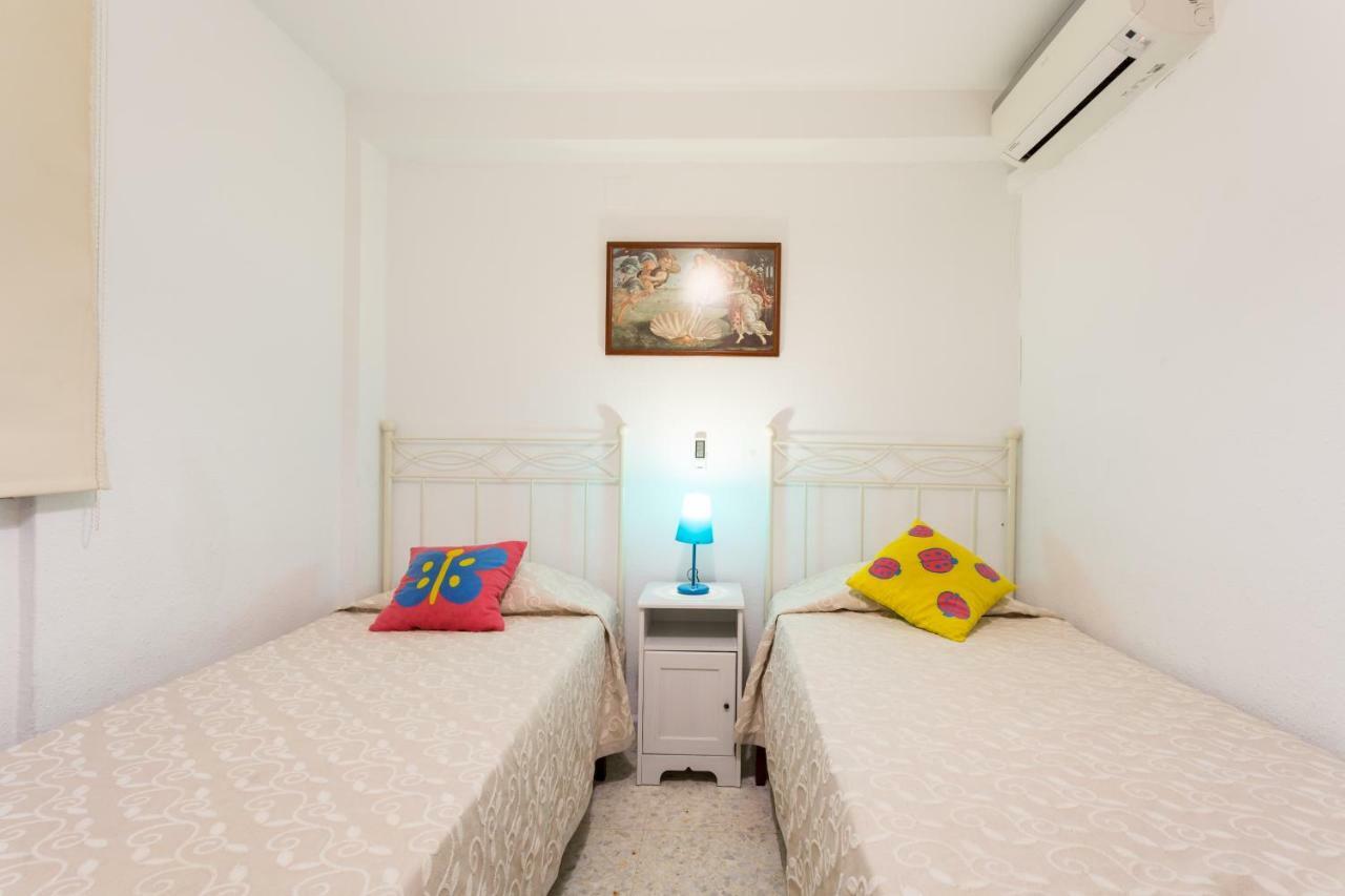 Holi-Rent Albareda Apartment เซบีญา ภายนอก รูปภาพ